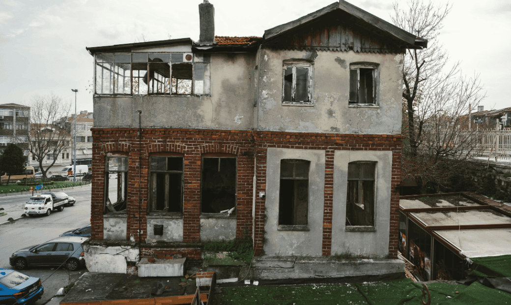 What is the rebuild cost divide?
